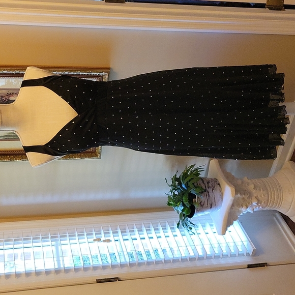 R & M Richards Dresses & Skirts - R & M Richards Petite black silver sequin halter dress built in bra 12P …EUC